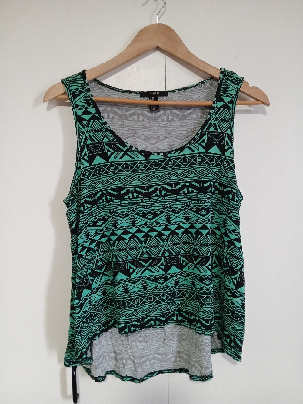 FOREVER 21 Green Geometric High-Low Tank Top Size Medium